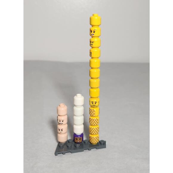 Lego Minifigure Heads Lot Of 22 Yellow, Flesh, White, Purple Pre-owned - Picture 5 of 5